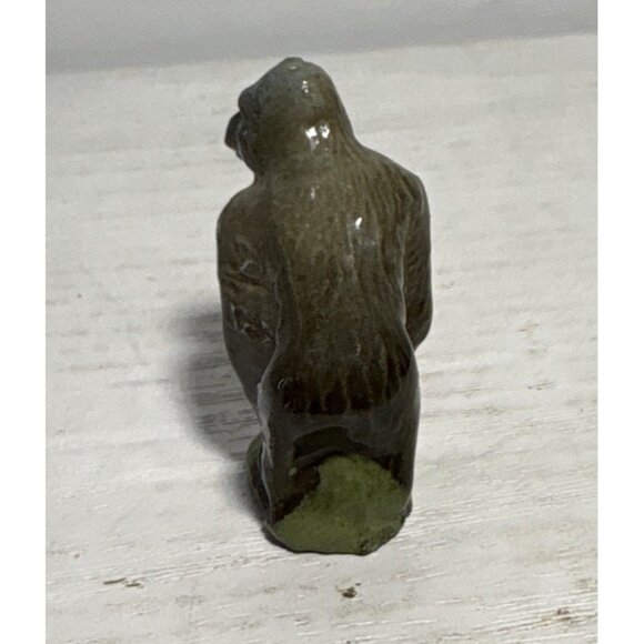 Wade England Ceramic Animal Gorilla Figurine Whimsies Red Rose Tea Gray - Picture 3 of 6